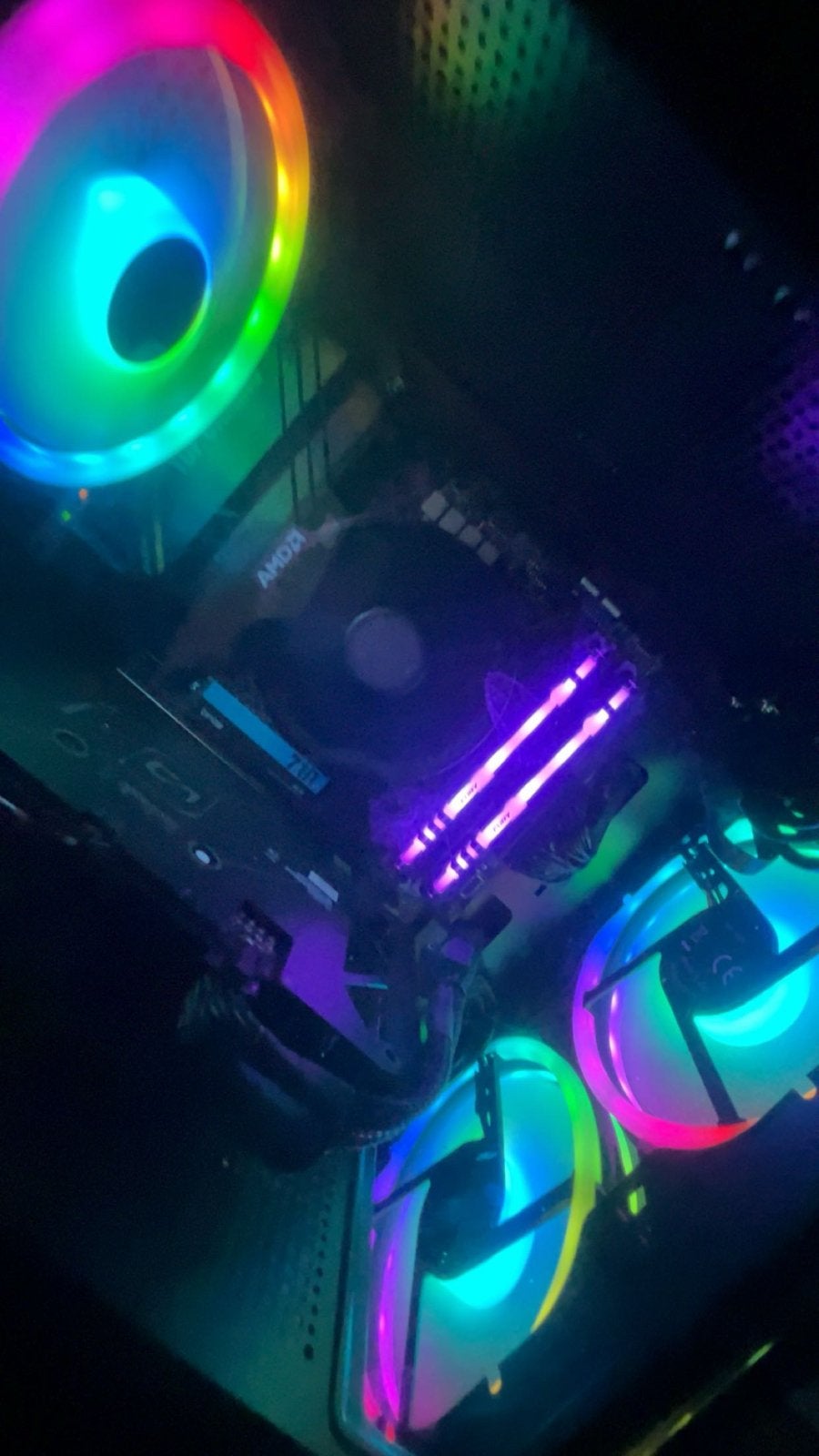 Gaming PC: Ryzen 5 4500, RTX 4060, 16GB RAM, 932GB opslag