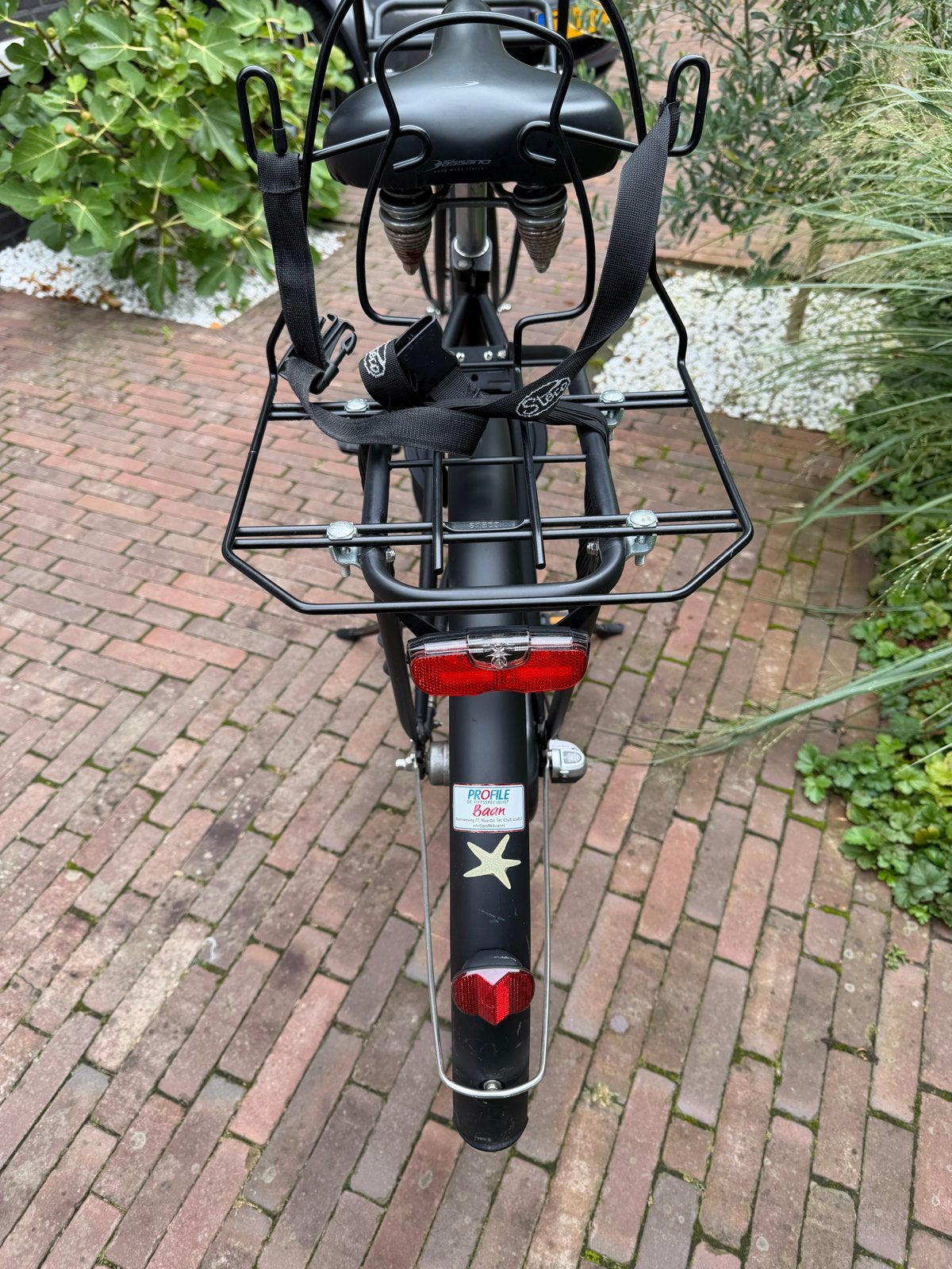 Foto 4 van Batavus PACKD Damesfiets - Mat Zwart, 3 versnellingen