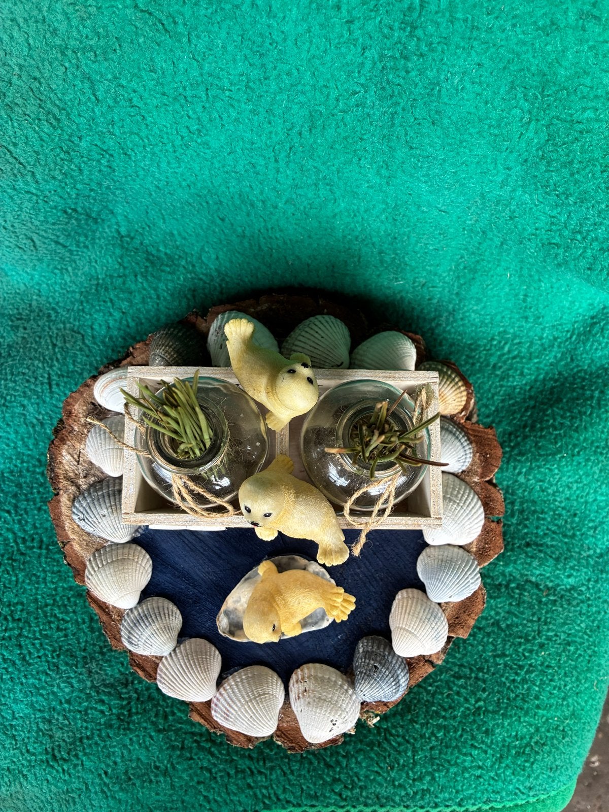 Decoratieve boomschijf met zeehonden en mosselen, Ophalen, Hout, Meerkleurig, Nieuw