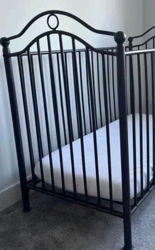 Vintage zwart metalen ledikant, Kinderen en Baby's, Babywiegjes en Ledikanten, Ophalen, Gebruikt, Ledikant