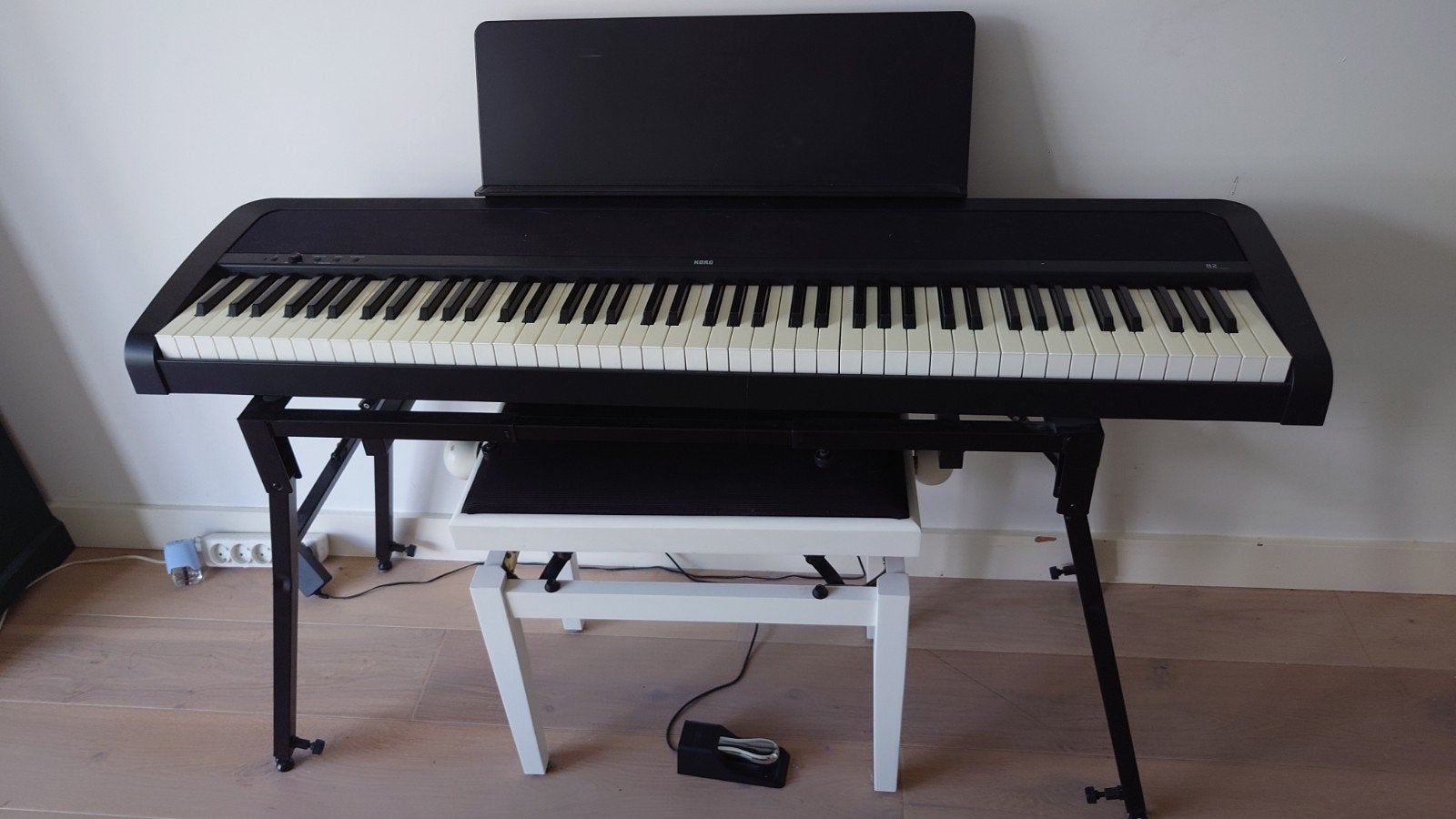 Korg B2n Digitale Piano met Stoel en Stand, Muziek en Instrumenten, Piano's, Ophalen, Gebruikt, Zwart, Digitaal