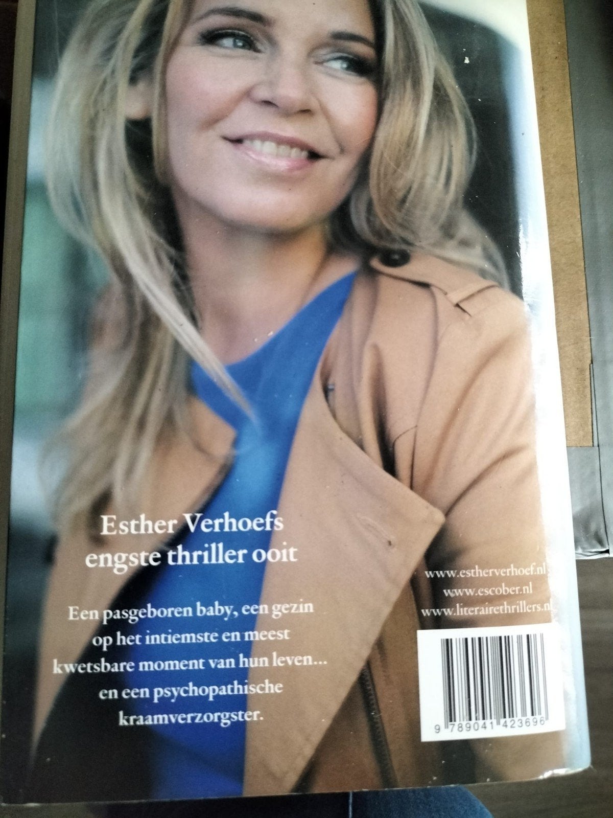 De Kraamhulp - Esther Verhoef (Thriller), Ophalen of Verzenden, Gelezen, Esther Verhoef, Nederland