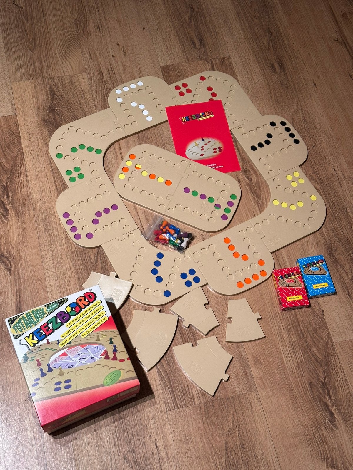 Totaalbox van keezbord. Als nieuw! 2-8 spelers, Hobby en Vrije tijd, Ophalen of Verzenden, Zo goed als nieuw