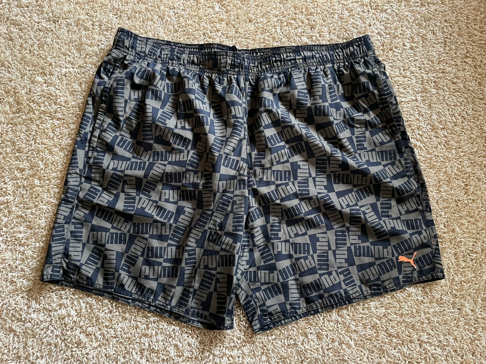 Puma logo sport/ zwem short khaki groen/zwart mt. XXL (xl), Ophalen of Verzenden, Maat 56/58 (XL), Groen, Zwemshort