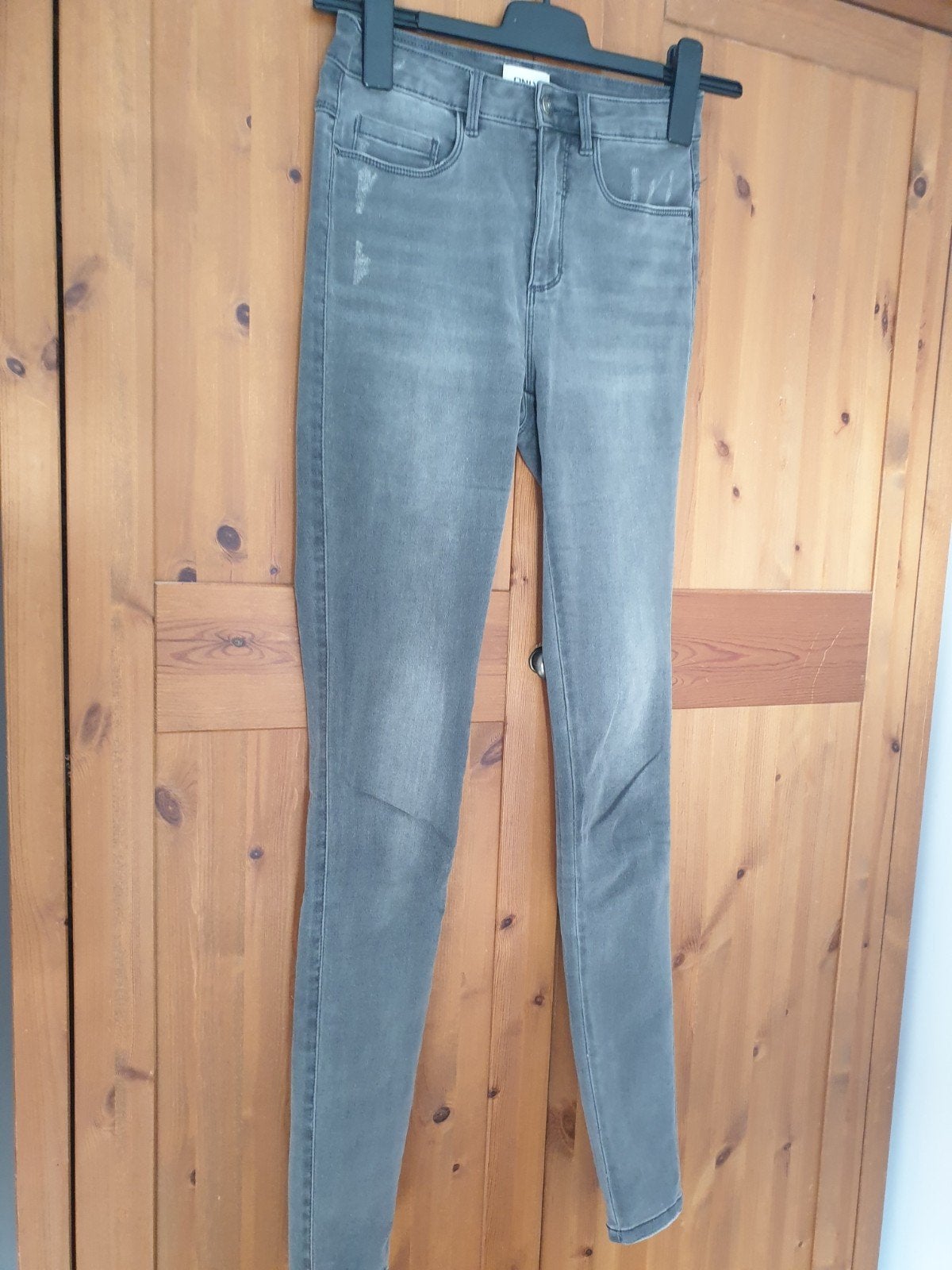 ONLY grijze jeans maat 34, Kleding | Dames, Spijkerbroeken en Jeans, Ophalen of Verzenden, ONLY, W27 (confectie 34) of kleiner