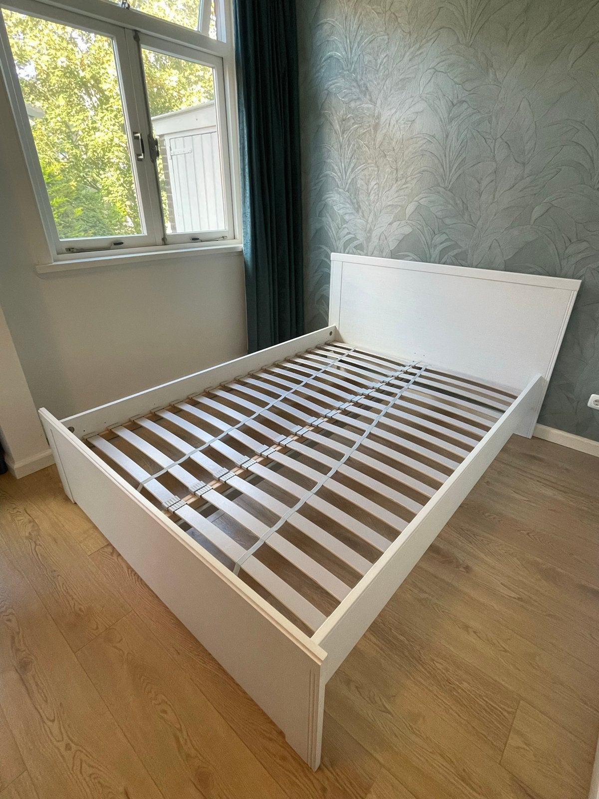 Wit bedframe met lattenbodem 1.40/2.00m