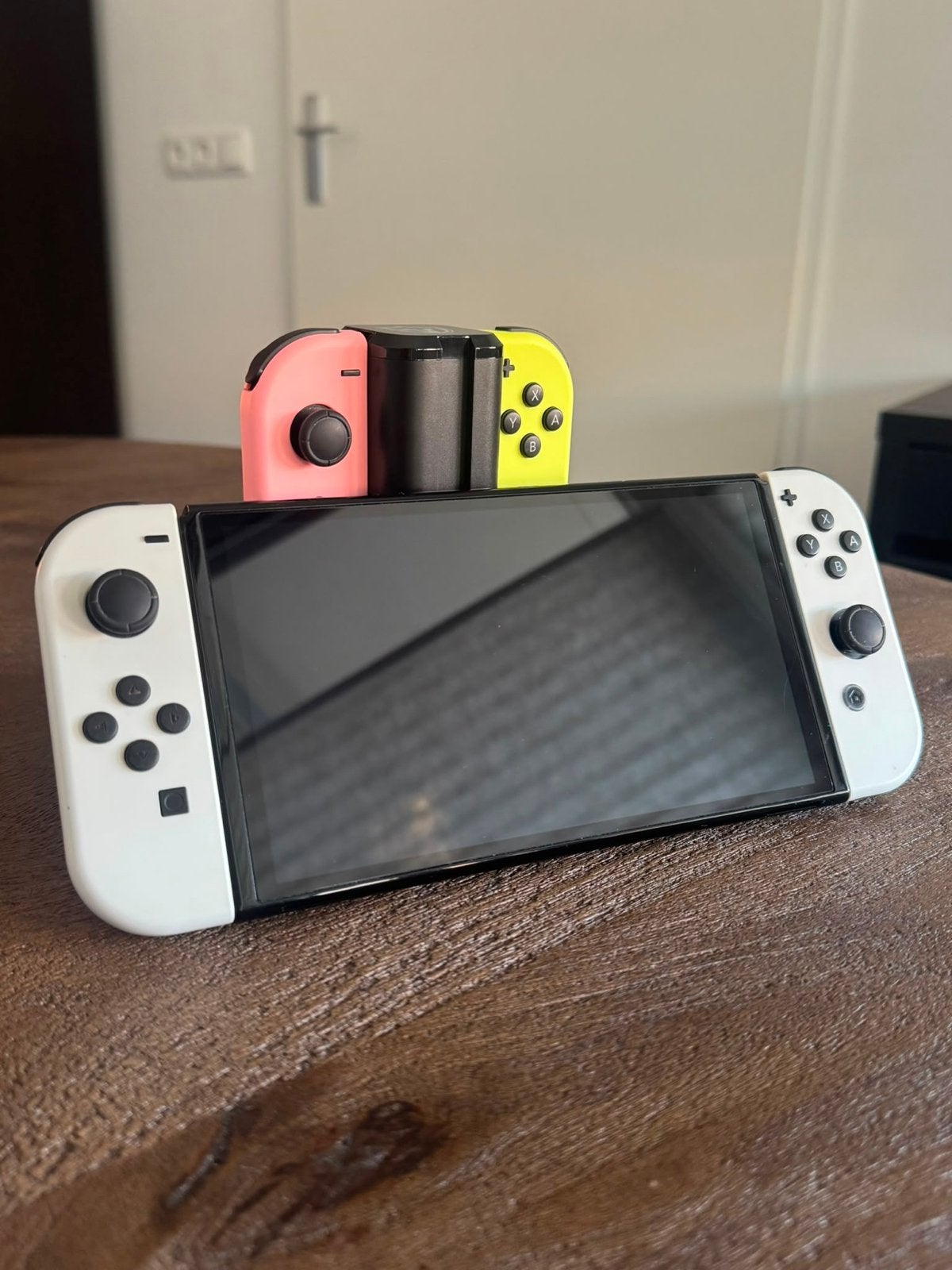 Nintendo Switch OLED met 6 games, oplaadstation en 2 extra c, Switch OLED, Met games, Ophalen of Verzenden, Zo goed als nieuw