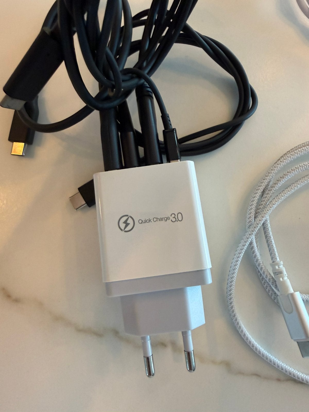 4 poorts Quick-Charge 3.0 oplader met 6 USB-A->USB-C kabels, Telecommunicatie, Ophalen, Zo goed als nieuw, Snellader, USB-A