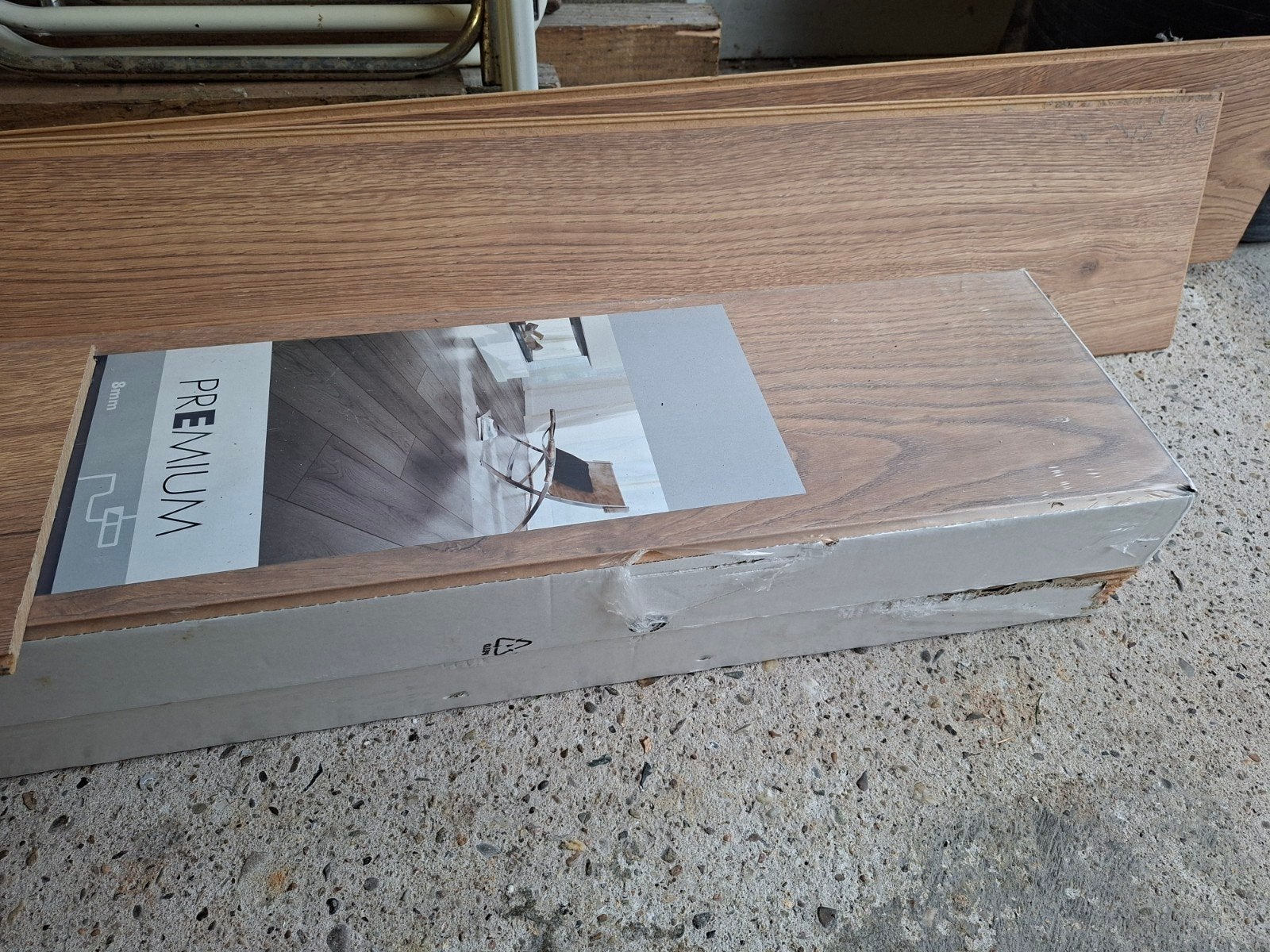 2 pakken + 2 losse planken Klick Laminaat Premium 8mm AC4, Ophalen