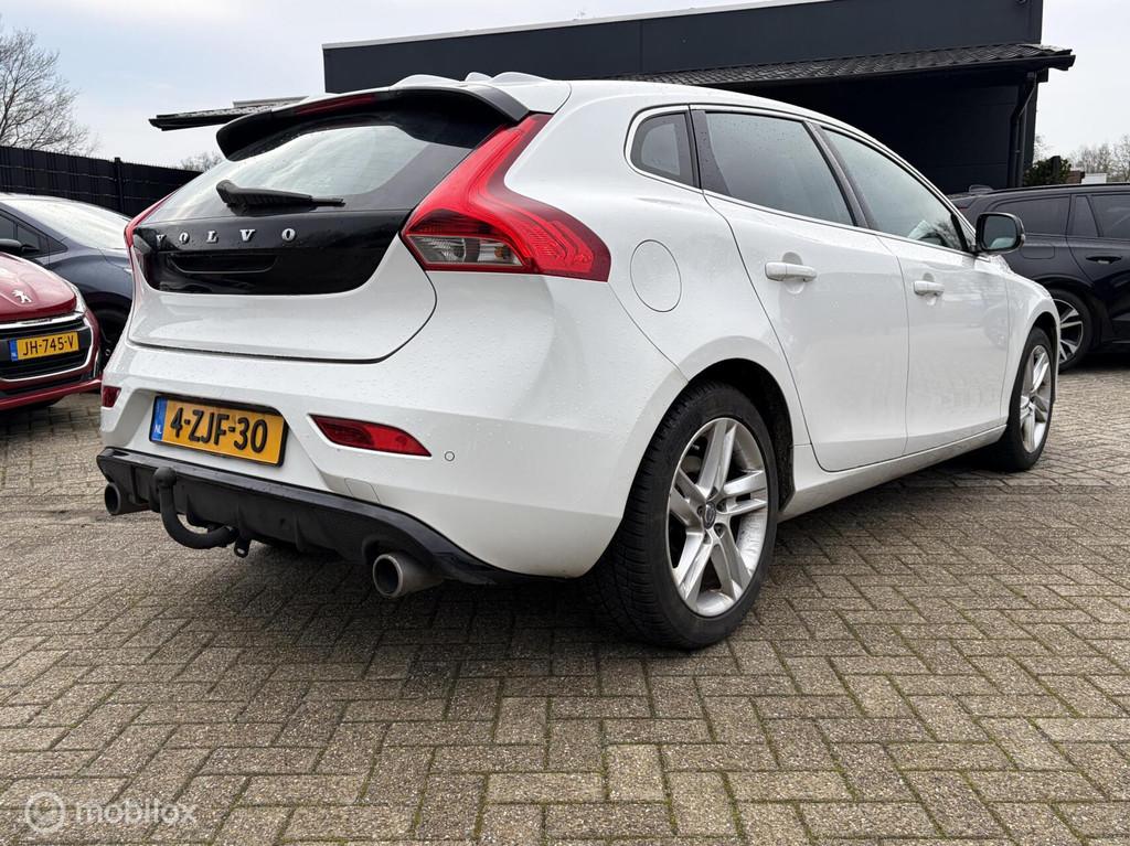 Volvo V40 2.0 D4 R-Design NAVI / CLIMA / CRUISE / TR.HAAK /, Auto's, Volvo, Voorwielaandrijving, Euro 5, Gebruikt, Zwart