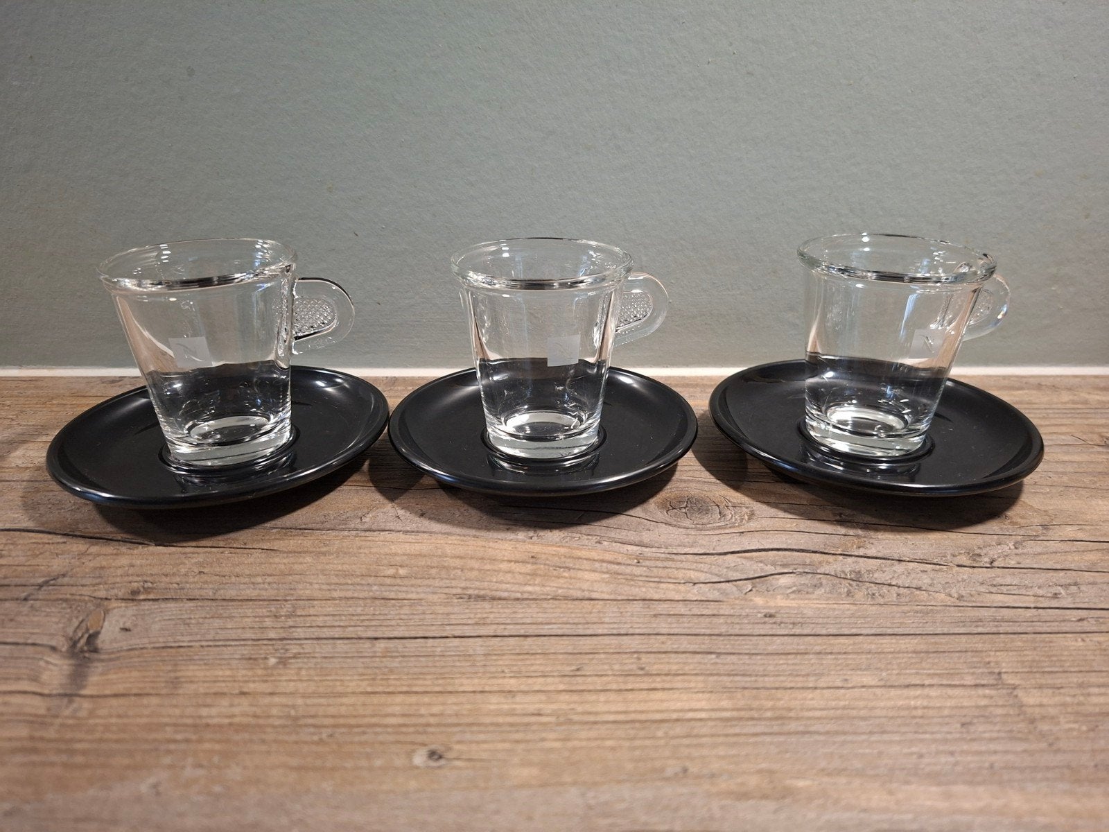 Nespresso espresso kop en schotels, Huis en Inrichting, Keuken | Servies, Ophalen of Verzenden, Overige stijlen, Kop(pen) en/of Schotel(s)