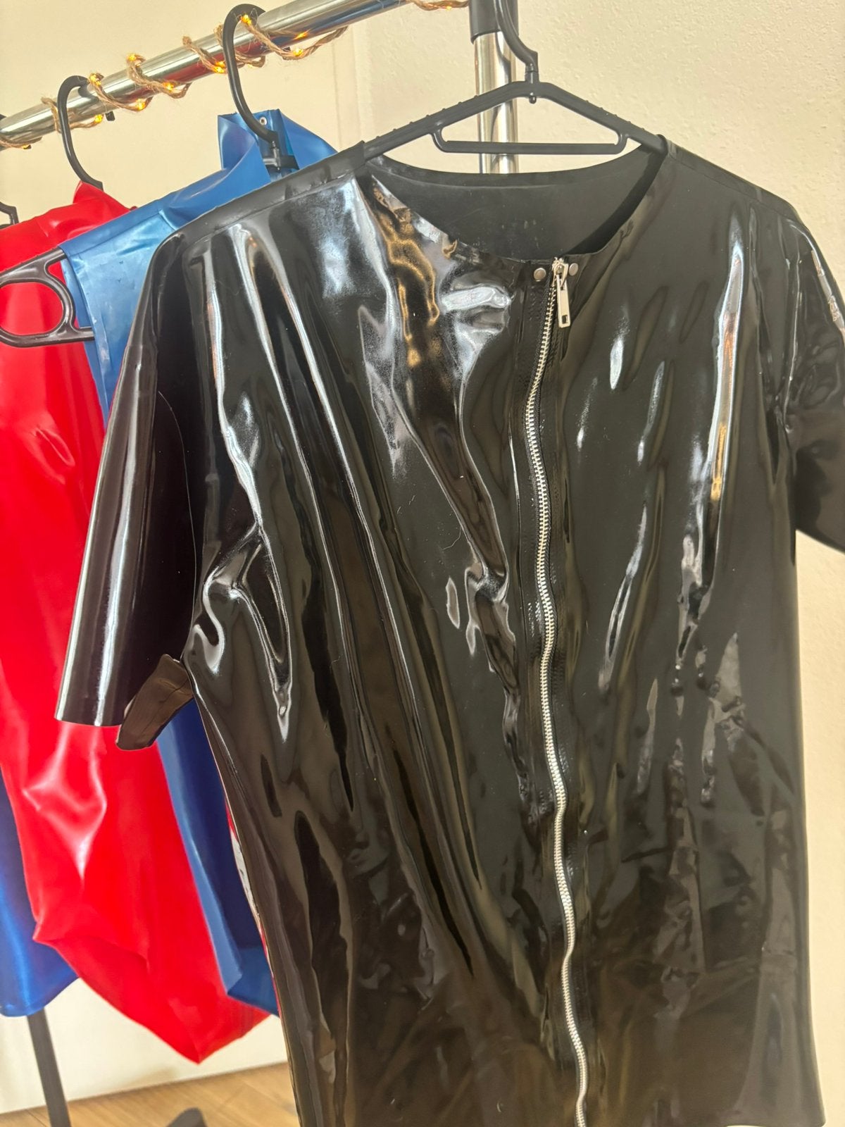 T-Shirt top / Latex / Maat L, Verzenden, Zwart, Hemd