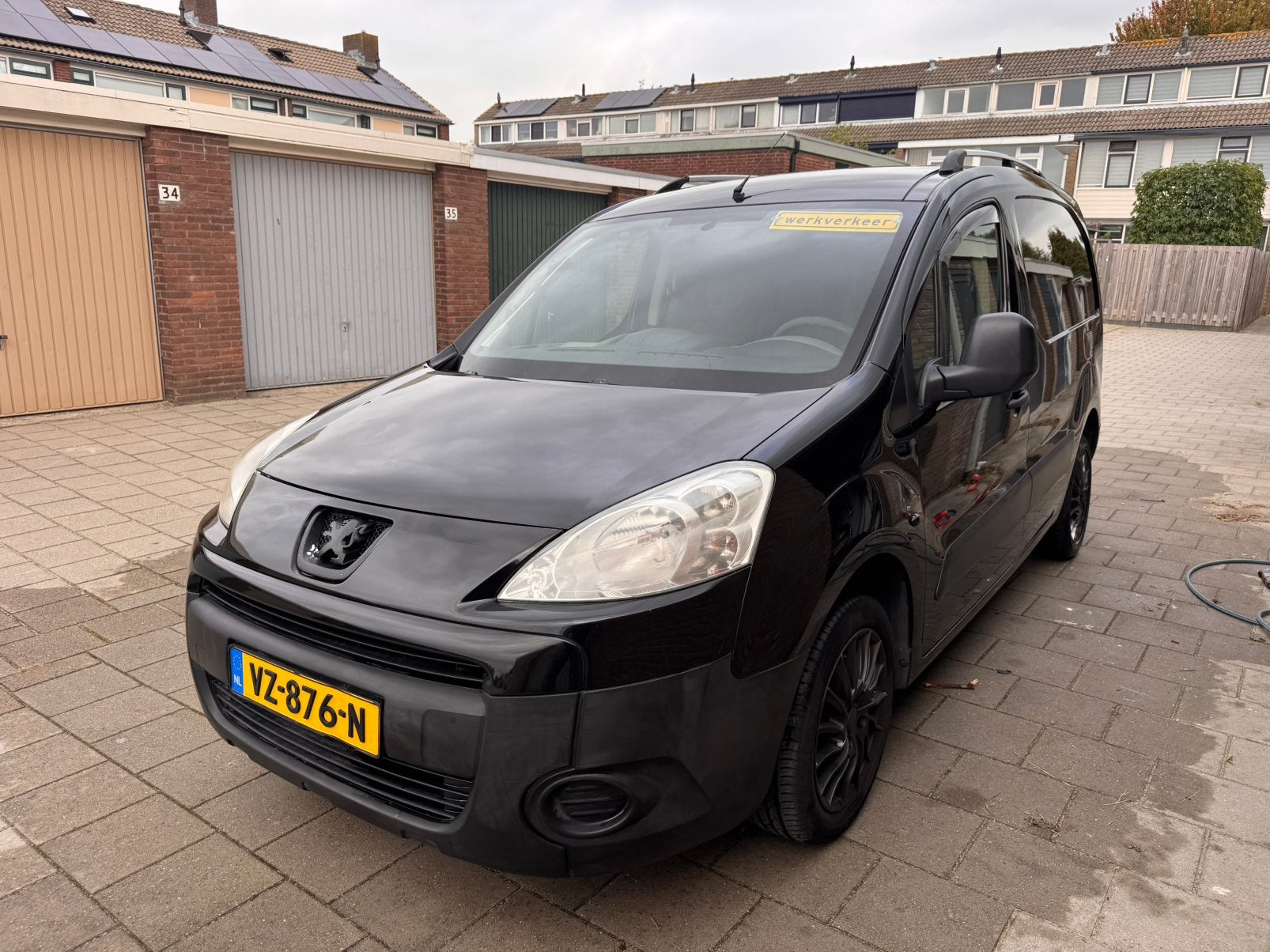 Peugeot 2008 Benzine !! Nieuwe apk!, Auto's, Voorwielaandrijving, Stof, 4 cilinders, Zwart