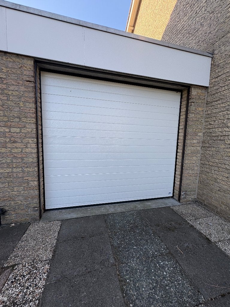 Elektrische garage roldeur, Ophalen, Kunststof, Garagedeur, Zo goed als nieuw