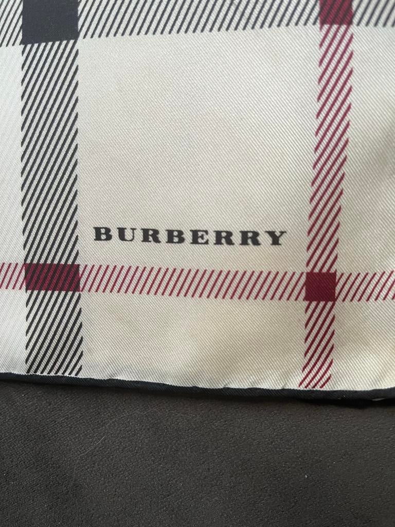 Burberry Zijden Sjaal met Klassiek Ruitpatroon, Ophalen of Verzenden, Gedragen, Maat 34 (XS) of kleiner, Sjaal