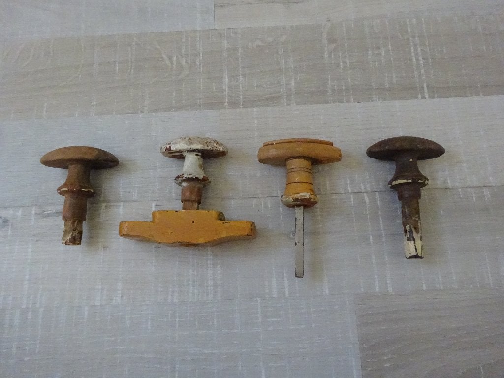 4 OUDE HOUTEN DEURKRUKKEN, Ophalen of Verzenden, Gebruikt, Koper of Messing, Klink of Kruk