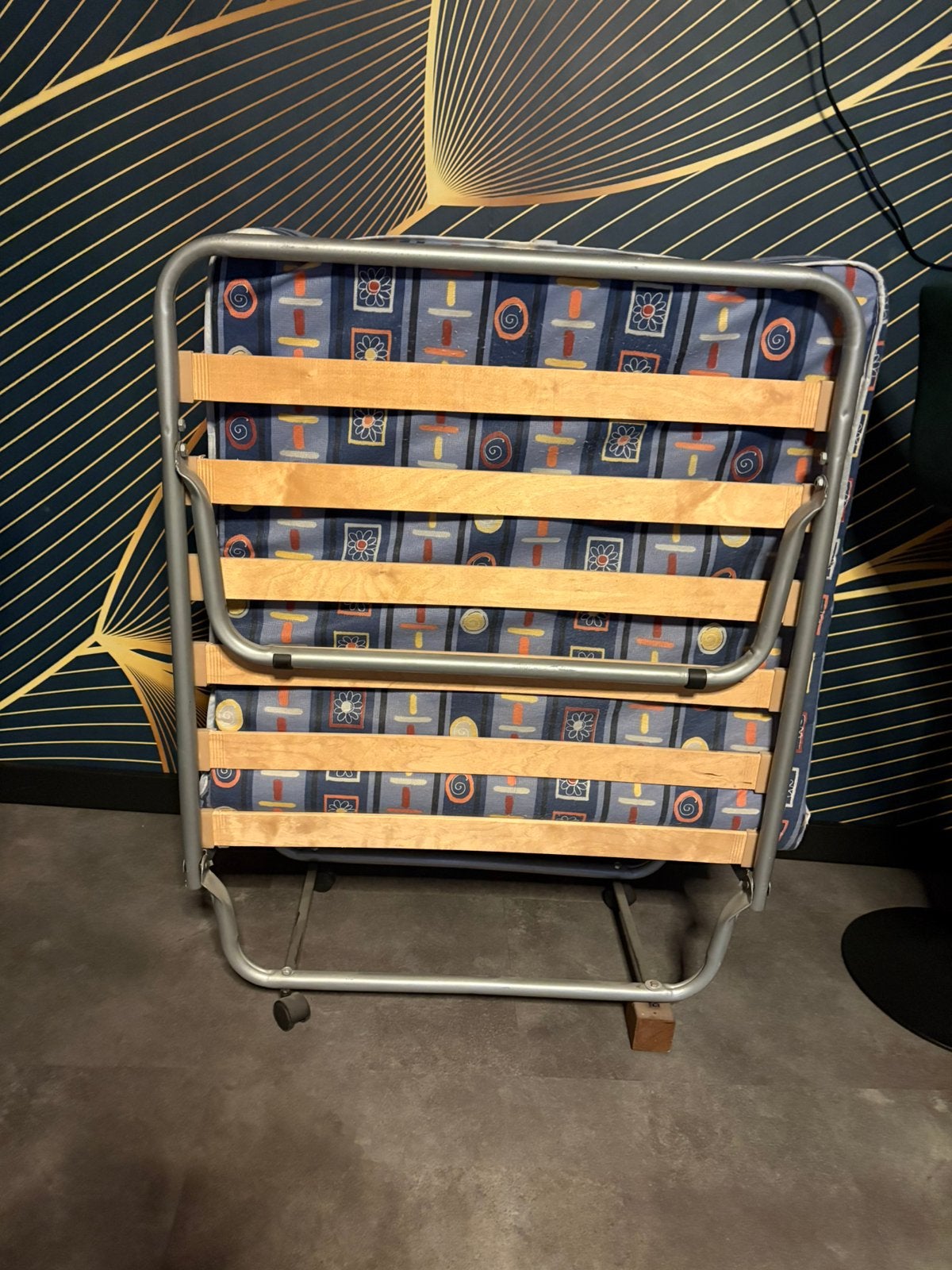 Logeerbed / opklap bed GRATIS, Ophalen, Zo goed als nieuw, Eenpersoons, 90 cm