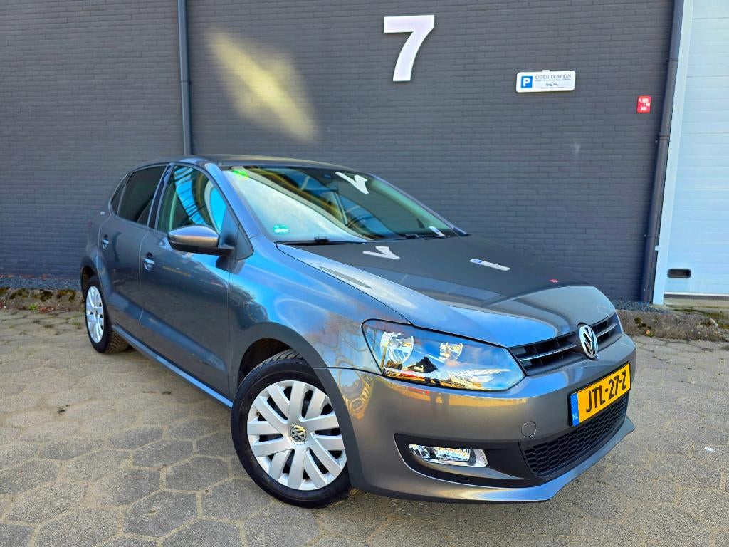 ✅️ Volkswagen Polo 1.4 Benzine DSG 2011 ✅️ Automaat ✅️, Stof, Zwart, 4 cilinders, 995 kg