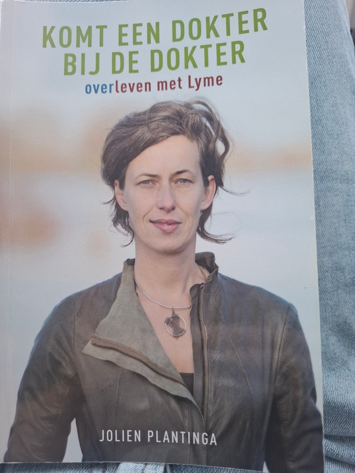 Boek: Jolien Plantinga komt een dokter bij de dokter :Lyme!, Ophalen of Verzenden, Gelezen, Noord-Holland