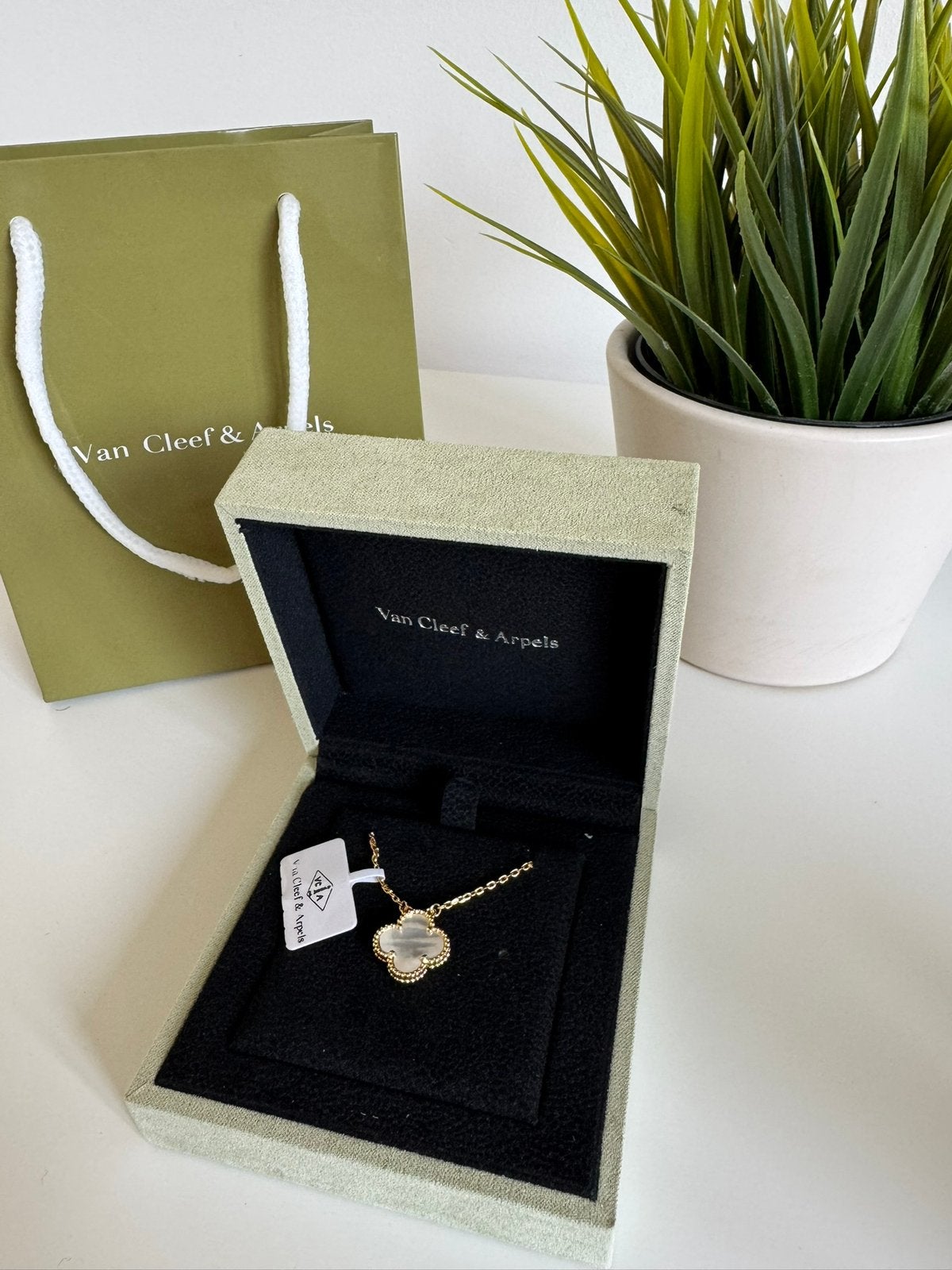Van Cleef ketting Goud/Wit, Verstelbaar, Wit, Nieuw, Ophalen of Verzenden