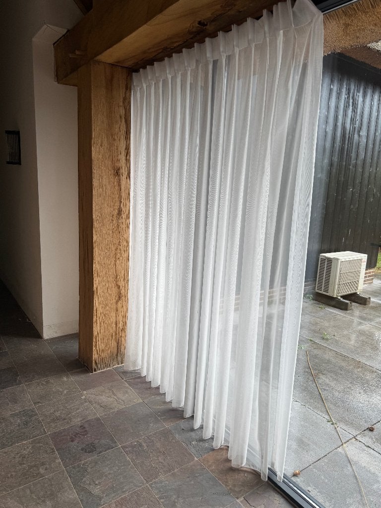 Witte inbetween/vitrage gordijnen, incl rail en runners, Huis en Inrichting, Ophalen, Vitrage, 400 cm, Gebruikt