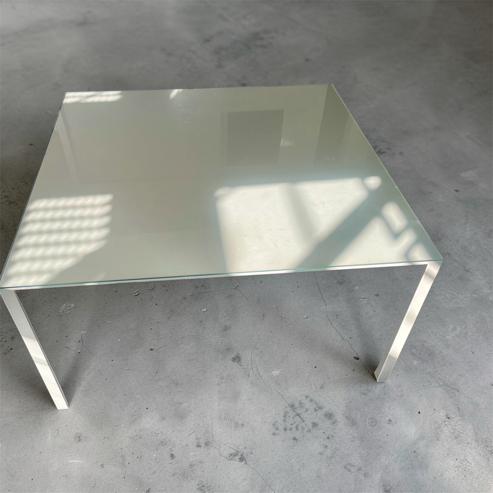 Moderne vierkante tafel metaal met glazen blad, Huis en Inrichting, Ophalen, Vierkant, 50 tot 100 cm, 75 – 100