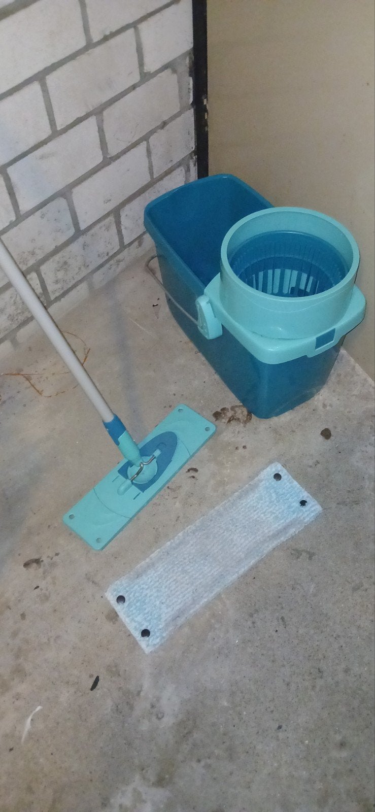 Dweilemmer met mop en extra dweildoek, Ophalen, Dweilemmer, -bak, of -wagen