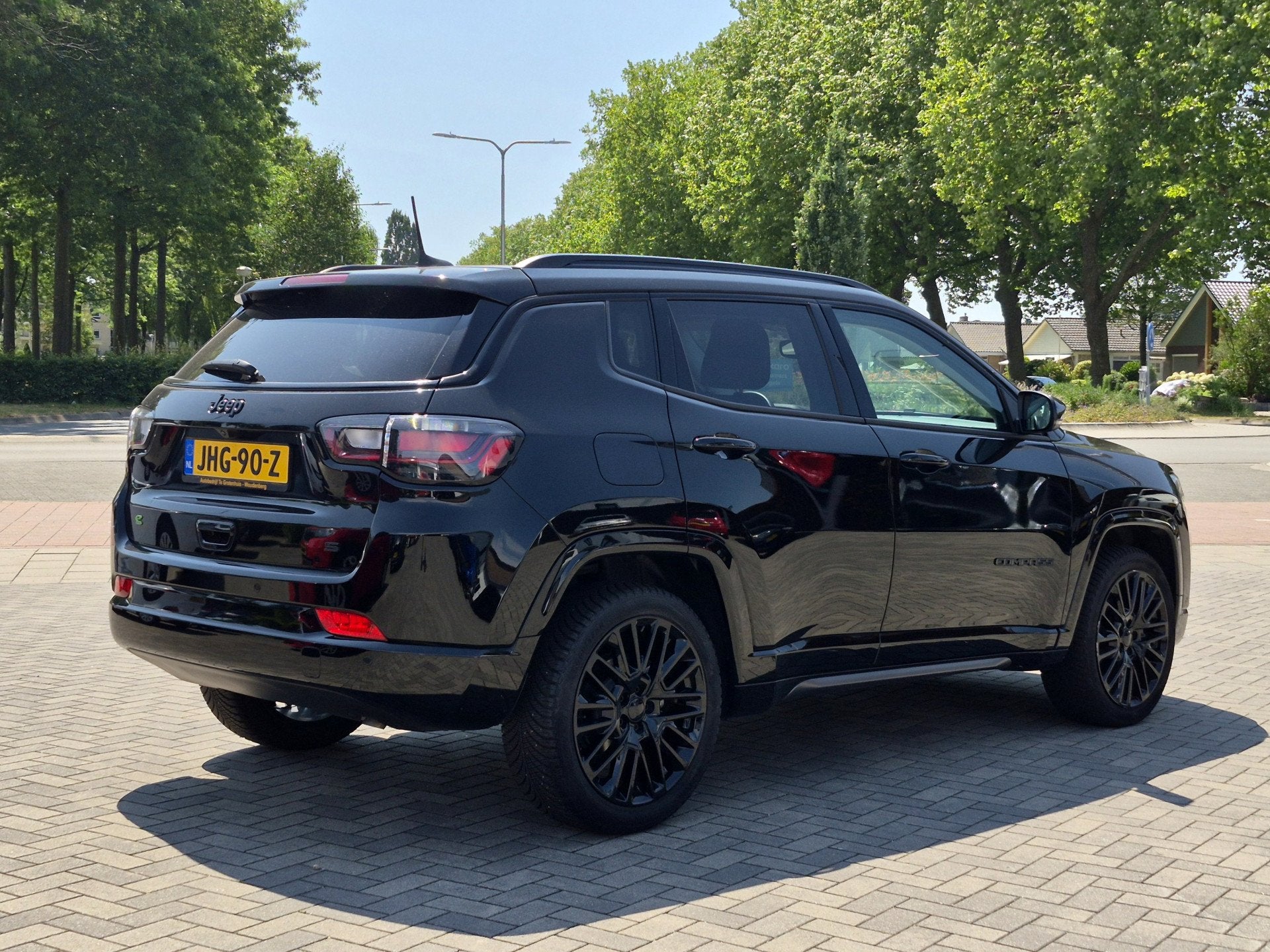 Jeep Compass S Summit 1.5T e-Hybrid (bj 2024, automaat), Gebruikt, 4 cilinders, Automatische klimaatregeling, Zwart