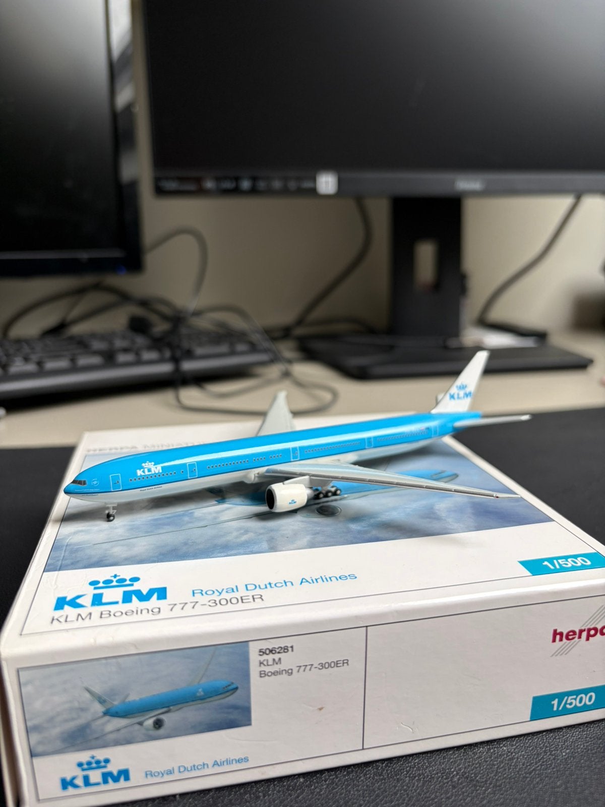 Herpa 1/500 KLM 777-300, Verzamelen, Ophalen of Verzenden, Zo goed als nieuw, Schaalmodel