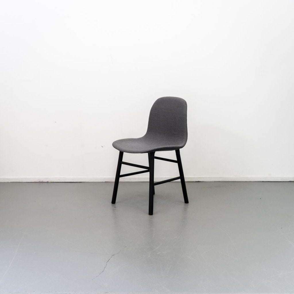 Normann Copenhagen Form Stoel Grijs/Zwart Stof - Zwart, Niet ingevuld, Zo goed als nieuw, Niet ingevuld, Niet ingevuld