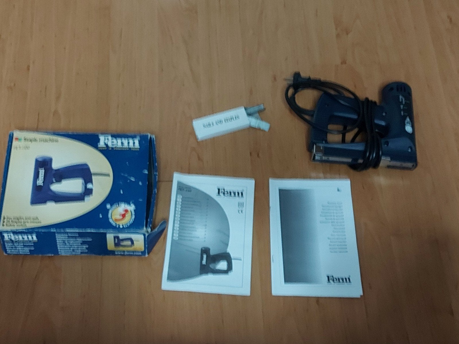 Ferm FET-100 Tacker/Nietmachine met nietjes en doos, Ophalen, Gebruikt, Tacker/nietmachine, Ferm