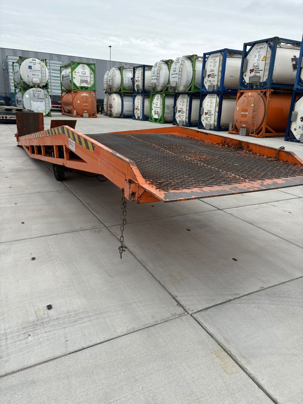 Oprijbrug Laadbrug, Zakelijke goederen, Machines en Bouw | Heftrucks en Intern transport, Ophalen of Verzenden