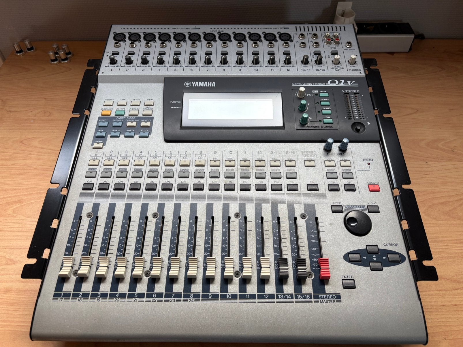 Yamaha 01V digitaal mengpaneel, Ophalen, Gebruikt, 10 tot 20 kanalen