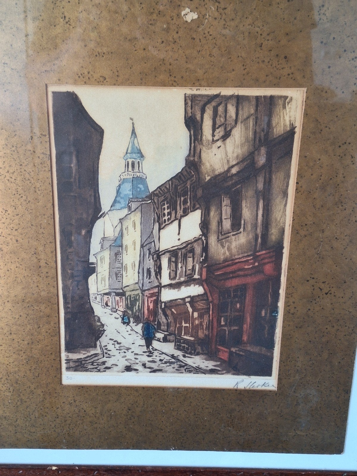 Oude stadsstraat met kerktoren, gesigneerd, Handgekleurd, Ets, Stadsgezicht, Ophalen of Verzenden