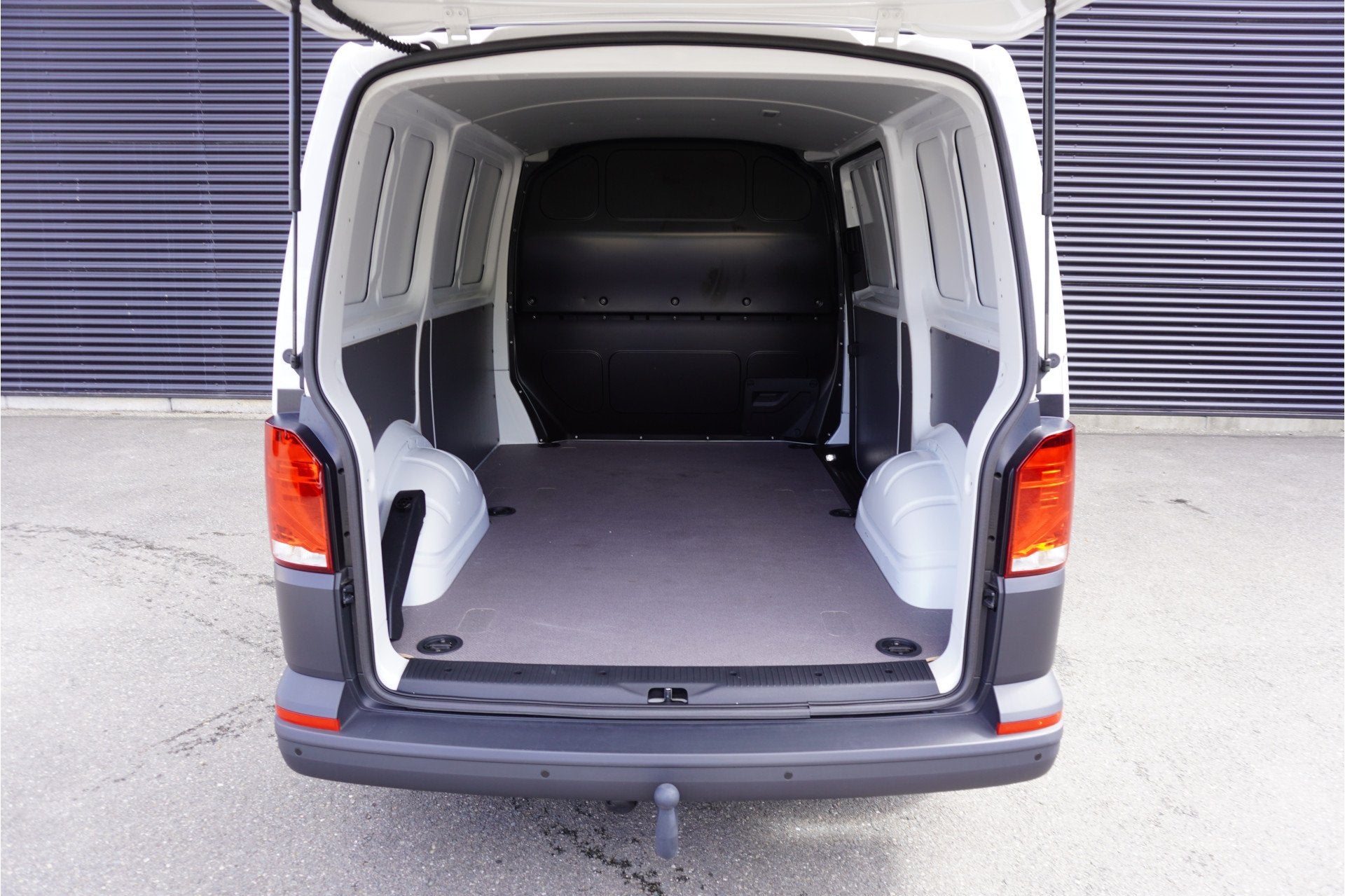 Volkswagen Transporter 2.0 TDI L1H1 28 110pk Trekhaak Naviga, Auto's, Voorwielaandrijving, Start-stop-systeem, Gebruikt, 4 cilinders