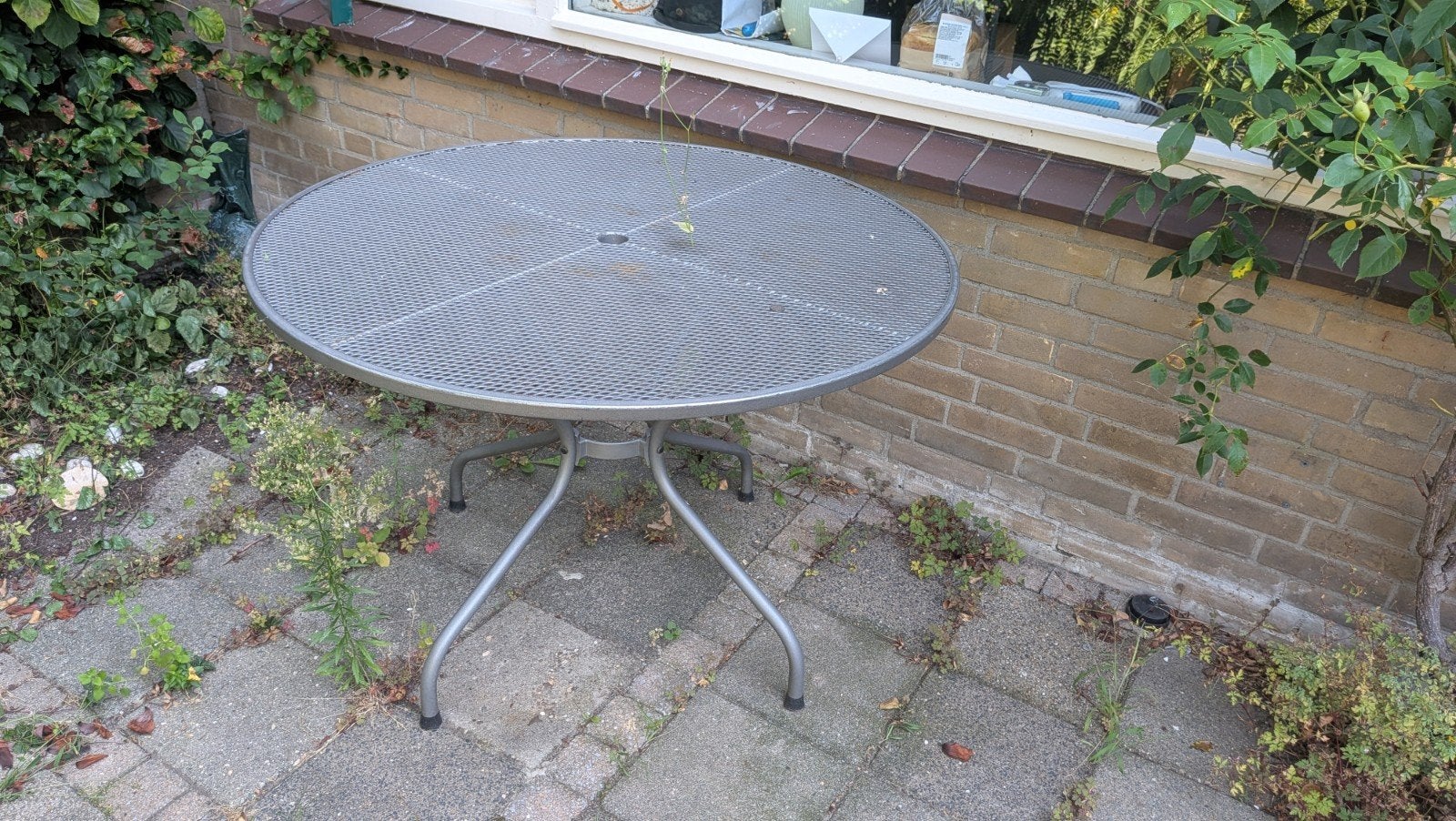 Metalen tuintafel, rond, grijs, Ophalen, Gebruikt, Rond, Metaal