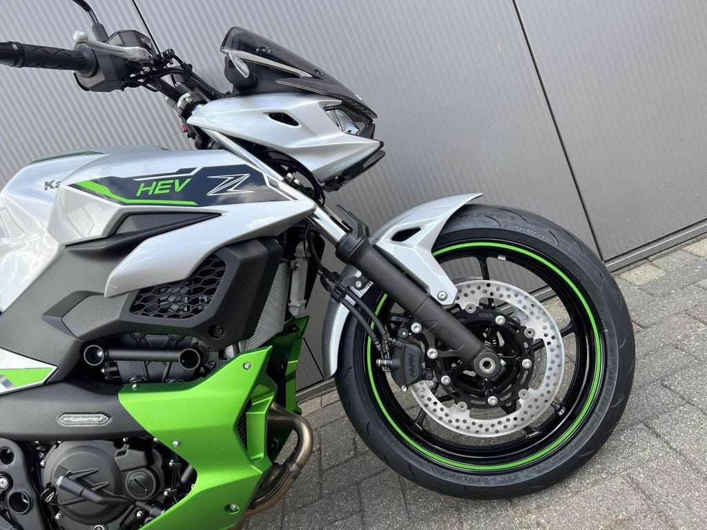 Kawasaki Z7 Hybrid, Bedrijf, Naked bike