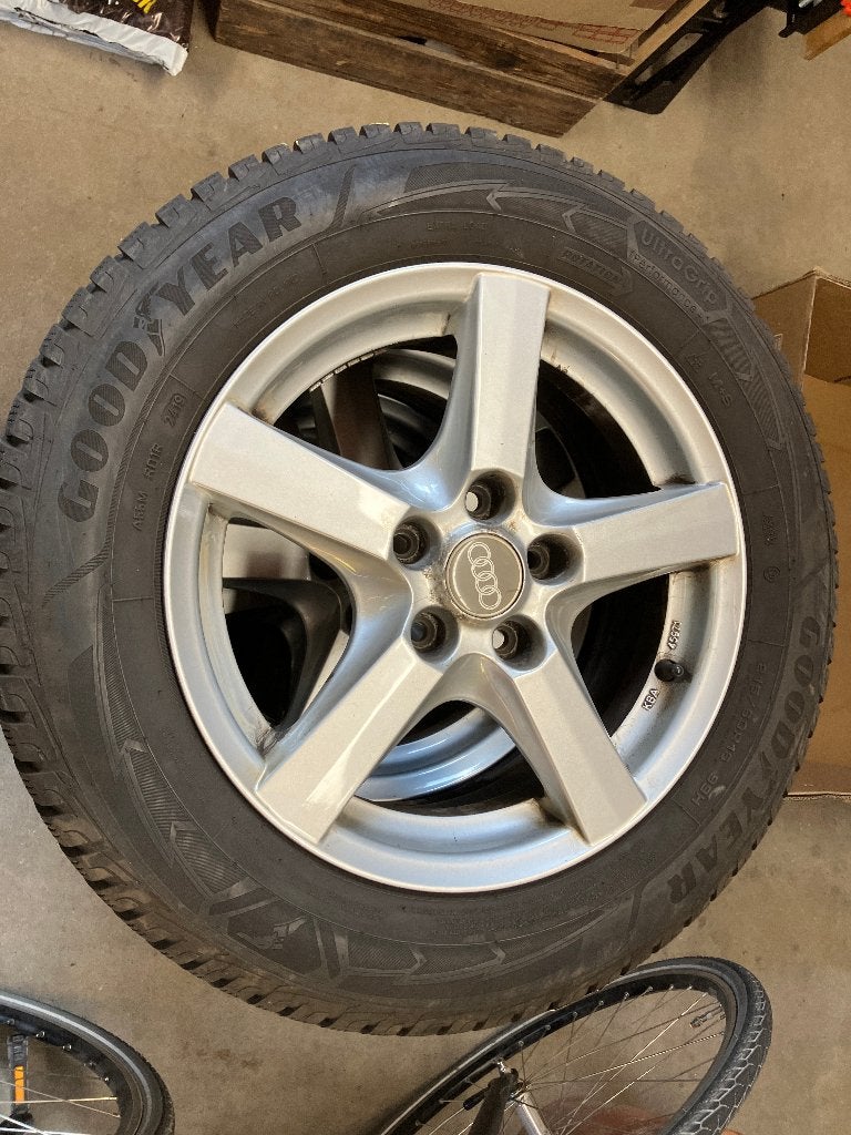 Set Goodyear Ultragrip Performance winterbanden op LM velgen, Auto-onderdelen, Banden en Velgen, Ophalen, 16 inch, Banden en Velgen