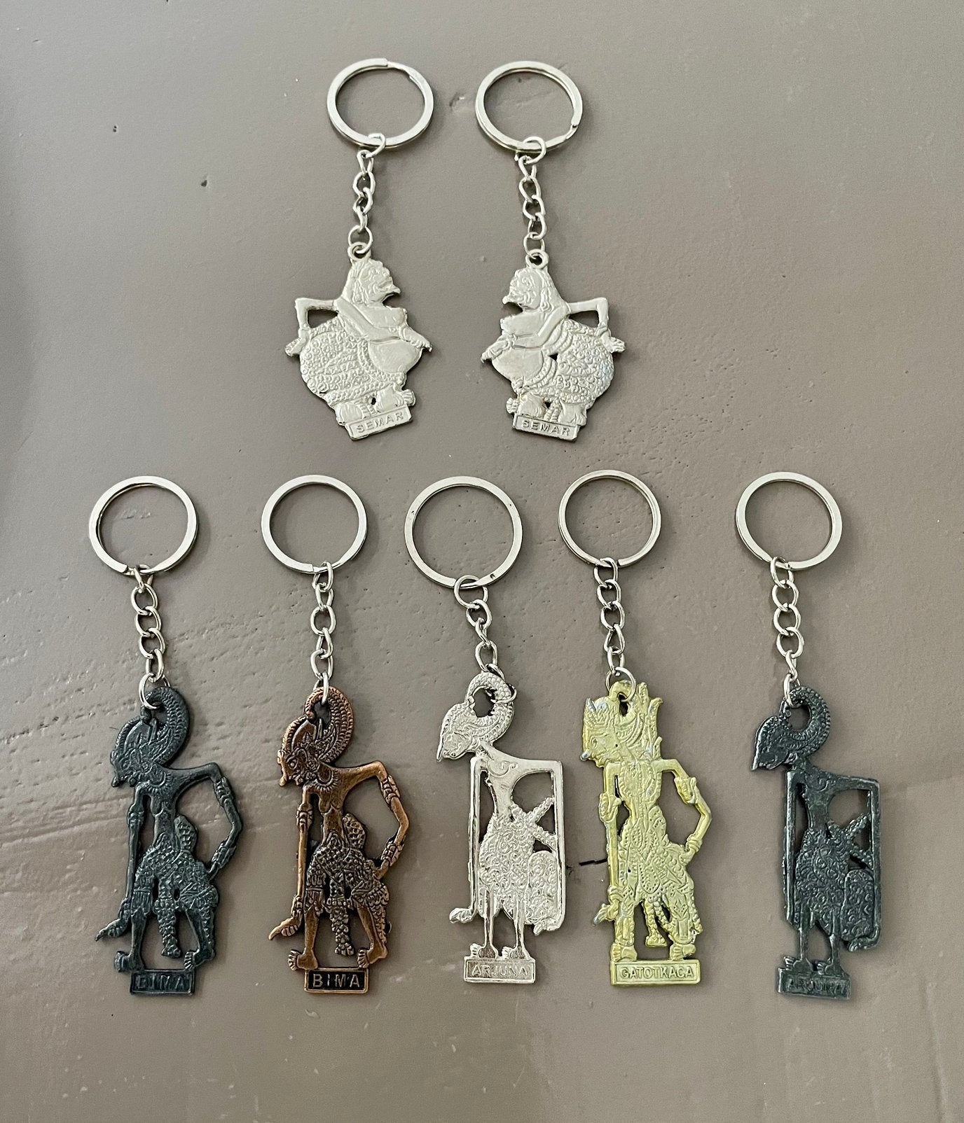 Messing Sleutelhangers met Bima-Indonesische Wayang-traditie, Antiek en Kunst, Antiek | Koper en Brons, Ophalen of Verzenden