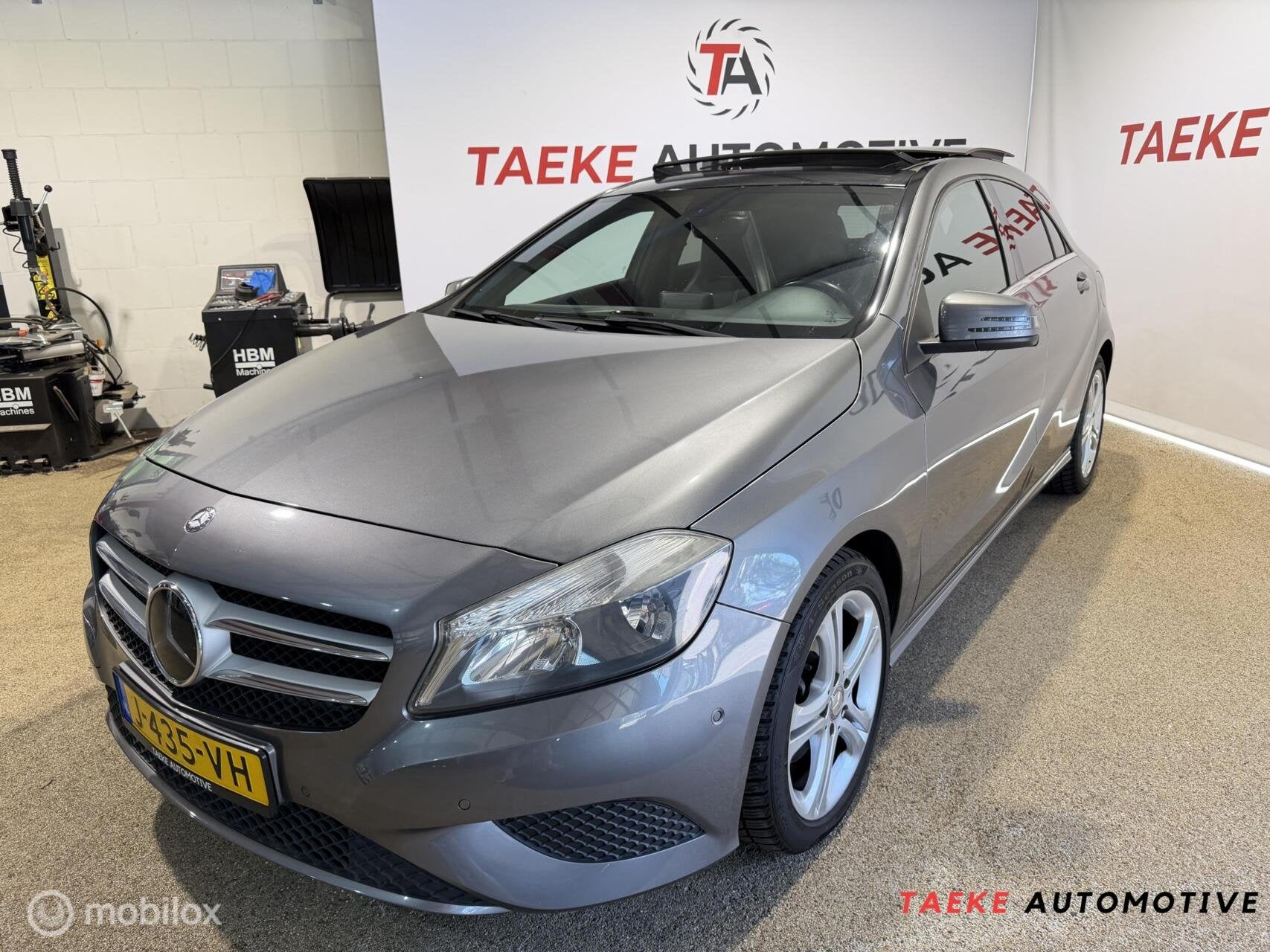 Mercedes A-klasse 180 Prestige CLIMA/PDC/PANO/APK, Auto's, Voorwielaandrijving, Gebruikt, Euro 6, Leder en Stof