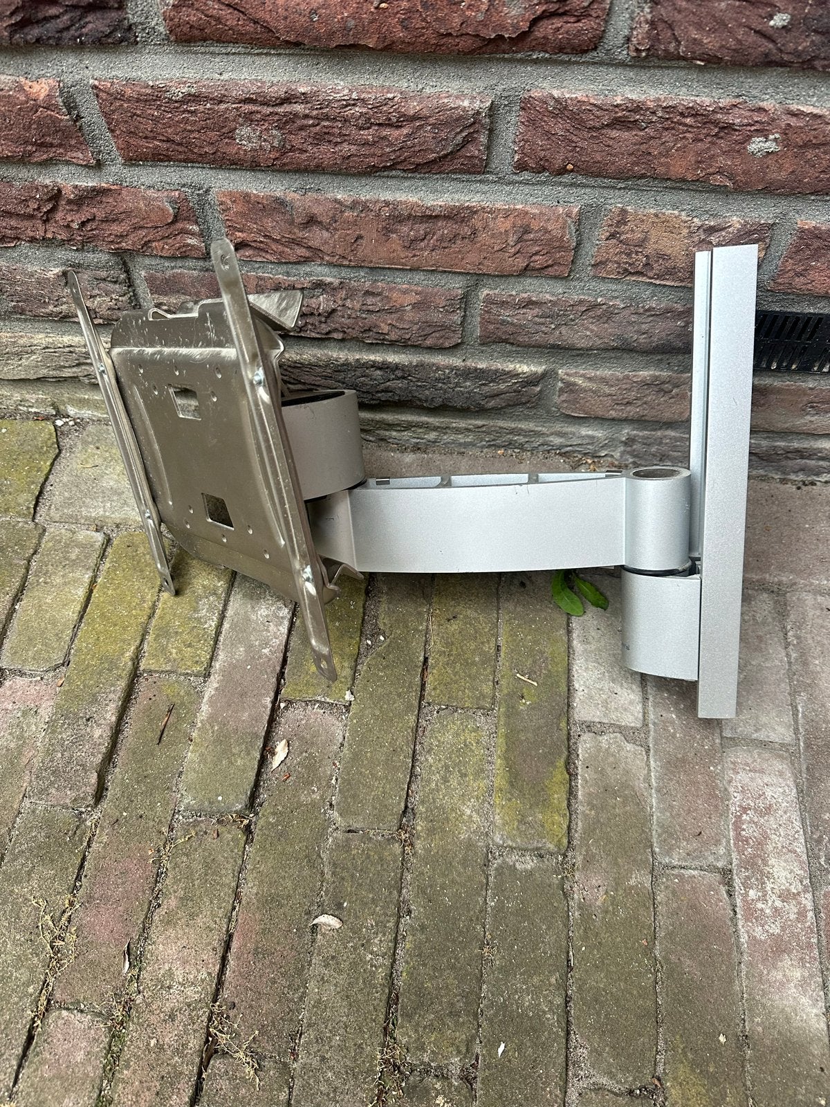 Vogel's TV Beugel - Zilverkleurig, Draaibaar en Kantelbaar, Ophalen of Verzenden, Gebruikt