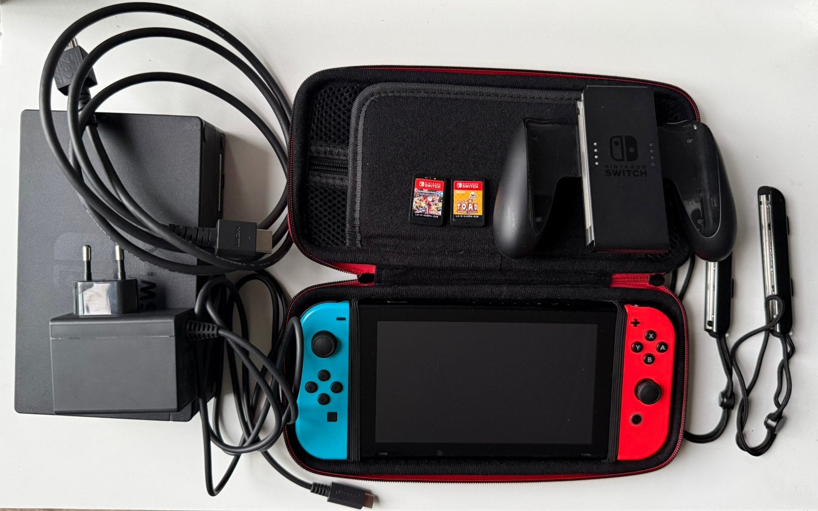 Nintendo Switch V2 Compleet + Mario Kart 8 Deluxe + 2 Games, Spelcomputers en Games, Ophalen of Verzenden, Zo goed als nieuw, Met 2 controllers