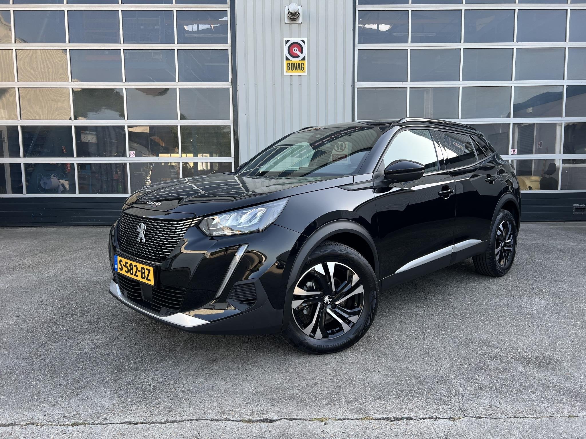 Peugeot 2008 1.2 PureTech Allure Navi Apple Carplay, Gebruikt, Euro 6, 1199 cc, Leder en Stof