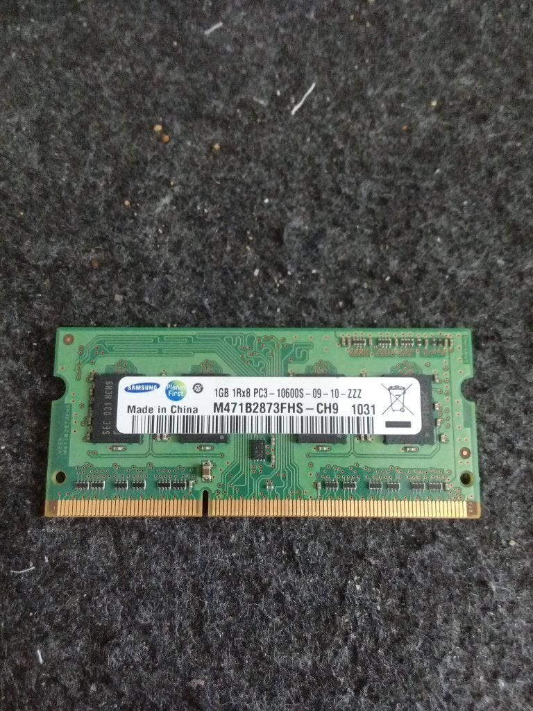 Samsung DDR3 1GB 1Rx8 PC3-8500S, Computers en Software, RAM geheugen, DDR3, Ophalen of Verzenden, Laptop, Gebruikt