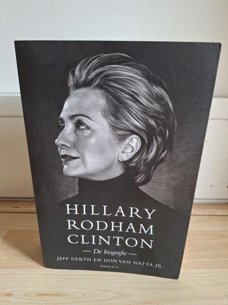 Hillary Rodham Clinton - De biografie, Ophalen of Verzenden, Zo goed als nieuw, Jeff Gerth en Don Van Natta Jr., Politiek