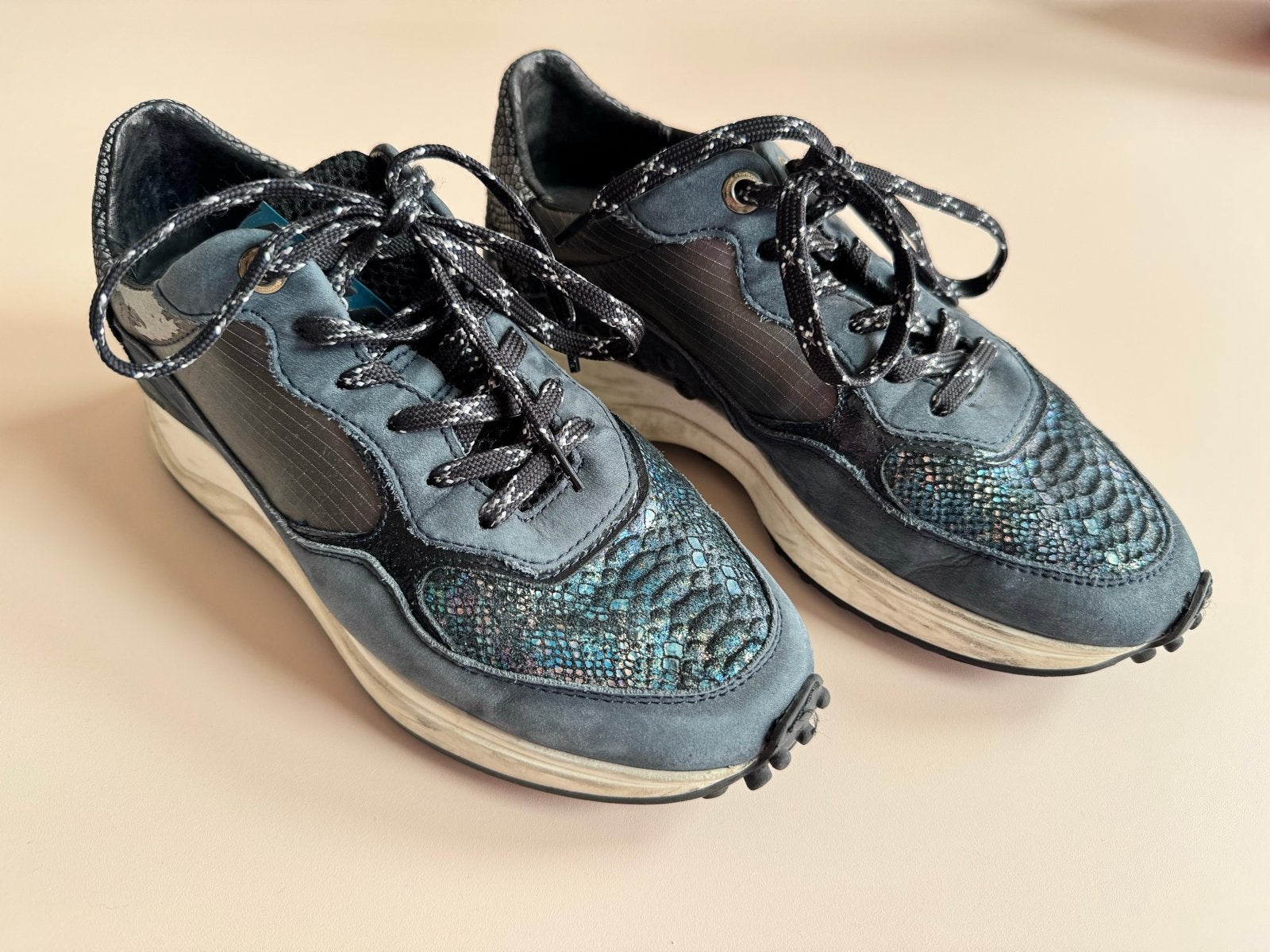 Floris van Bommel sneakers donkerblauw maat 37,5, Kleding | Dames, Schoenen, Ophalen of Verzenden, Gedragen, Blauw, Sneakers of Gympen