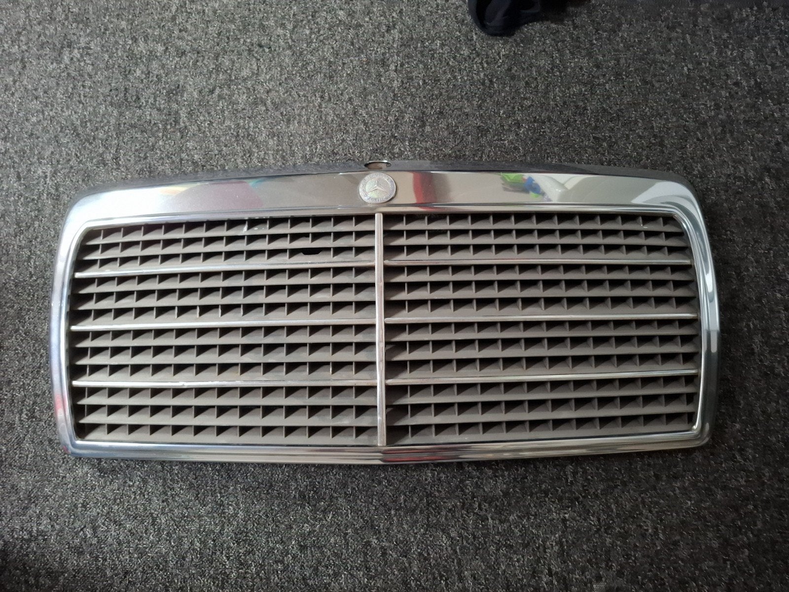Mercedes w124 serie 1 grille origineel mb, Ophalen, Motorkap