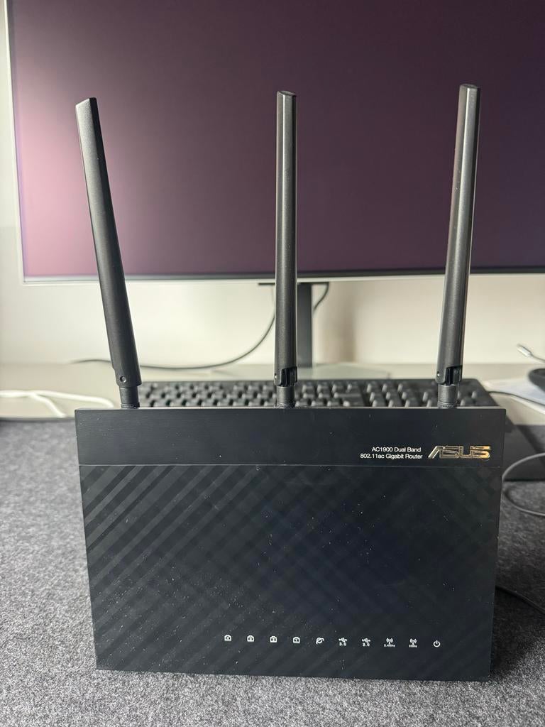Asus RT-AC68U AC1900 Dual Band Gigabit Router, Computers en Software, Routers en Modems, Ophalen, Zo goed als nieuw, Router