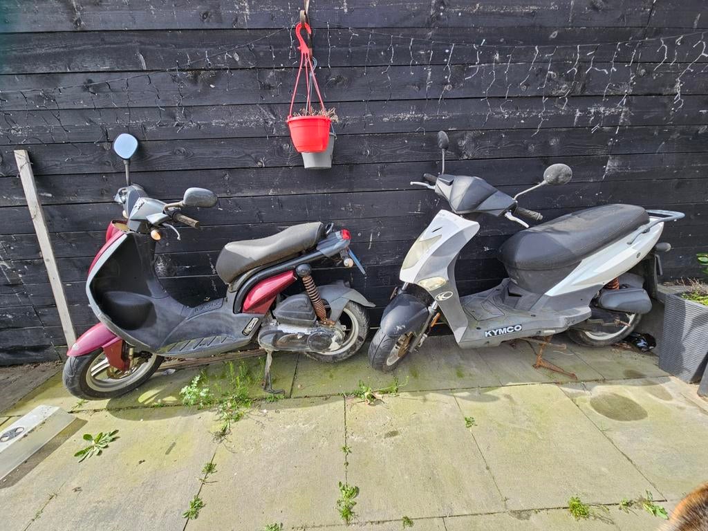 2 Scooters: Peugeot Ludix en Kymco, Fietsen en Brommers, Scooters | Peugeot, Gebruikt, Maximaal 45 km/u, Ophalen of Verzenden