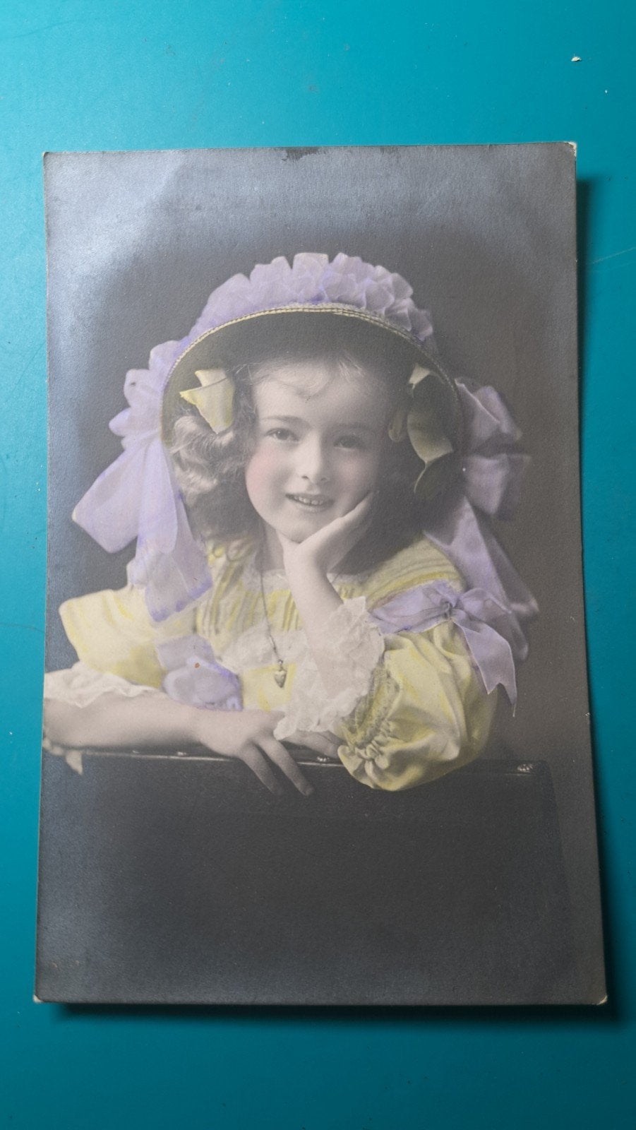 Meisje fotomodel victoriaans prachtige kleren hoed 1915, Ophalen of Verzenden, Voor 1920, Gelopen